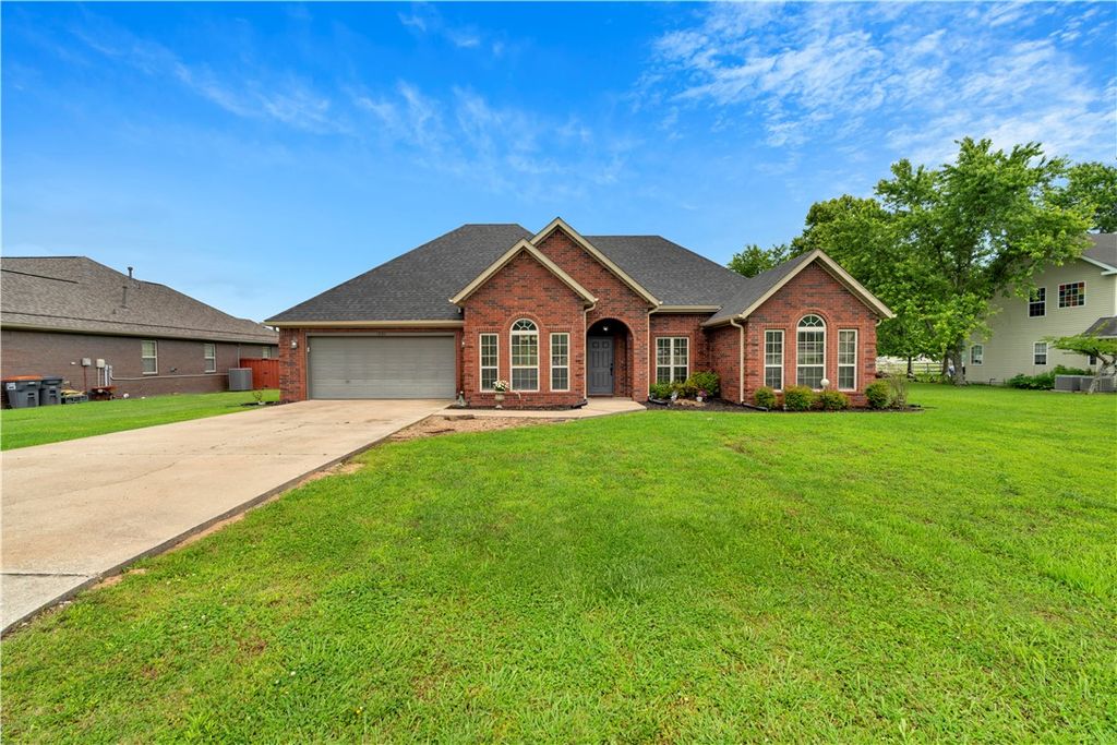 1990 Harris Drive, Fayetteville, AR 72701