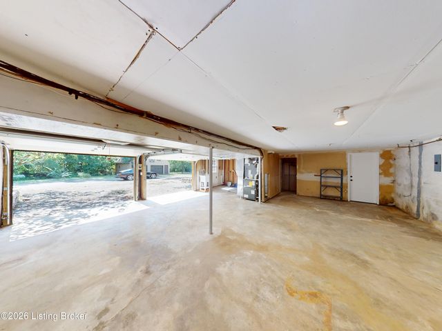 10700 Back Run Rd, Louisville, KY 40299