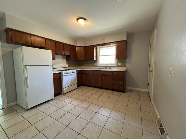 1103 Irving Avenue, Rockford, IL 61101