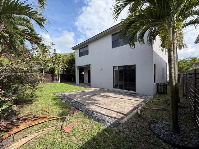 15976 SW 136th Terrace, Miami, FL 33196