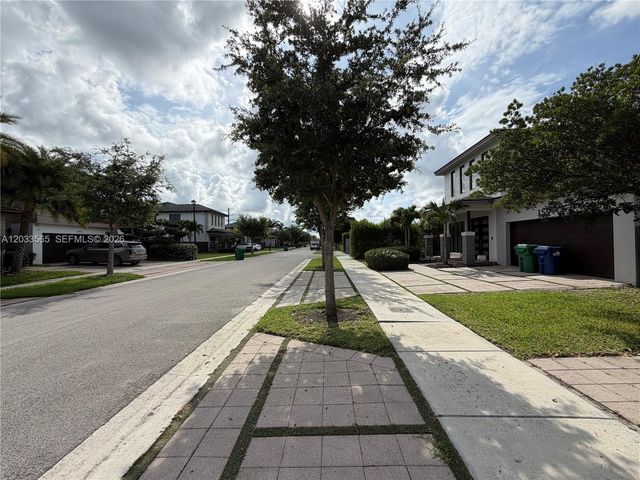 15976 SW 136th Terrace, Miami, FL 33196