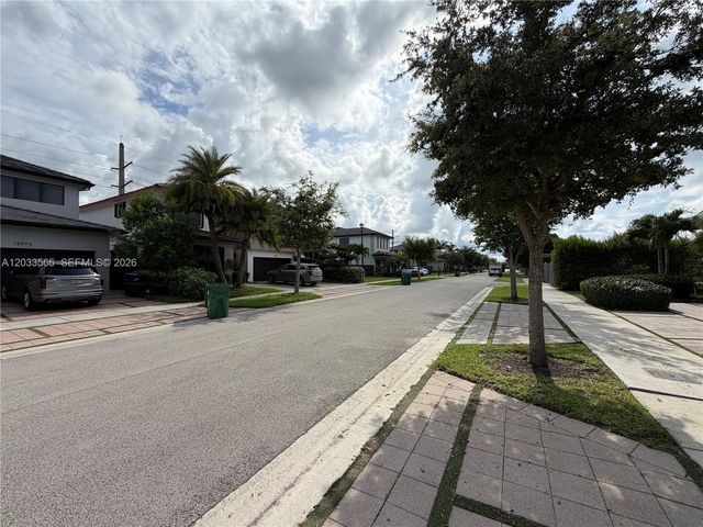 15976 SW 136th Terrace, Miami, FL 33196