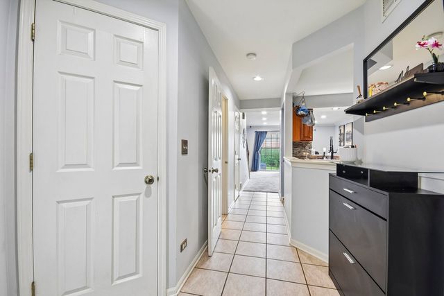 418 Lakeview Circle, Bolingbrook, IL 60440