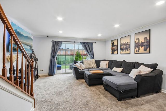 418 Lakeview Circle, Bolingbrook, IL 60440