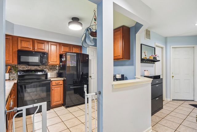 418 Lakeview Circle, Bolingbrook, IL 60440