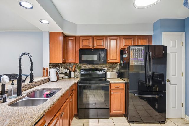 418 Lakeview Circle, Bolingbrook, IL 60440