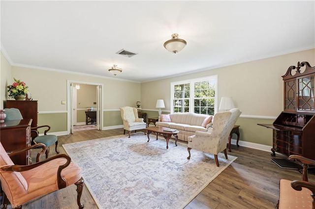 1025 Oaklawn Avenue, Winston-salem, NC 27104