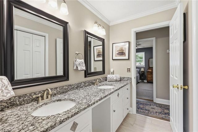 1025 Oaklawn Avenue, Winston-salem, NC 27104