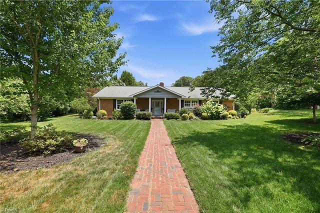 1025 Oaklawn Avenue, Winston-salem, NC 27104