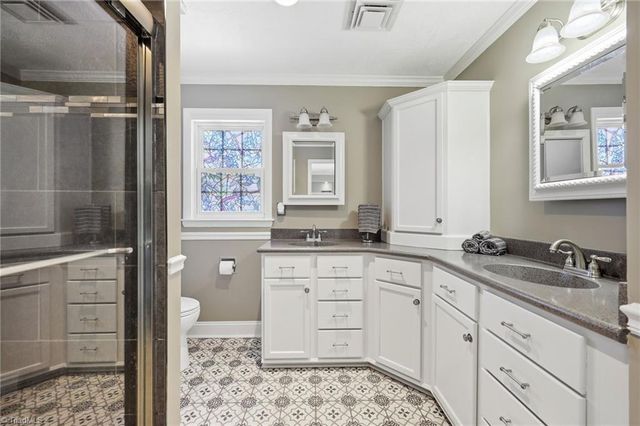 1025 Oaklawn Avenue, Winston-salem, NC 27104