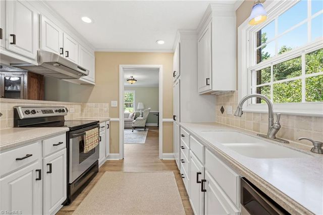1025 Oaklawn Avenue, Winston-salem, NC 27104