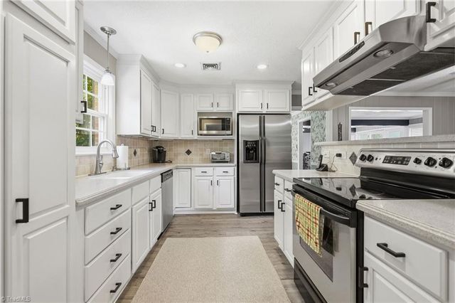 1025 Oaklawn Avenue, Winston-salem, NC 27104