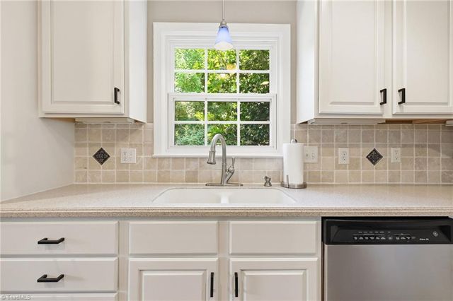 1025 Oaklawn Avenue, Winston-salem, NC 27104
