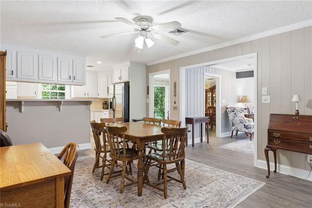 1025 Oaklawn Avenue, Winston-salem, NC 27104