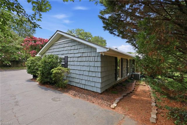 1025 Oaklawn Avenue, Winston-salem, NC 27104