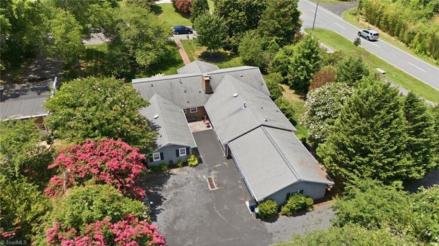 1025 Oaklawn Avenue, Winston-salem, NC 27104