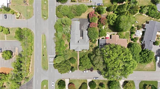 1025 Oaklawn Avenue, Winston-salem, NC 27104