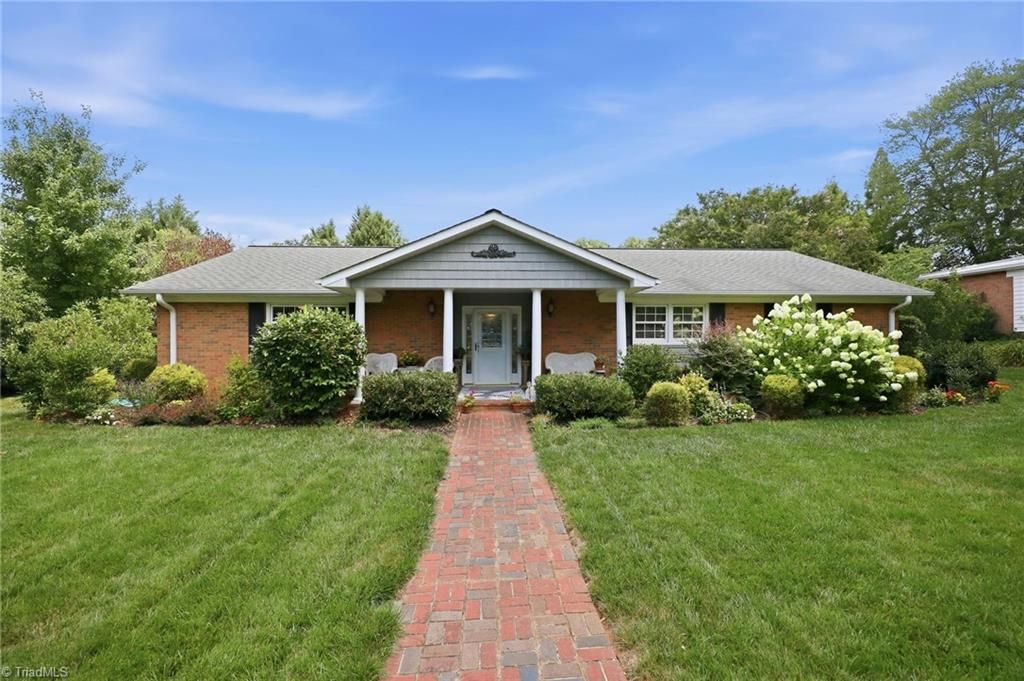 1025 Oaklawn Avenue, Winston-salem, NC 27104