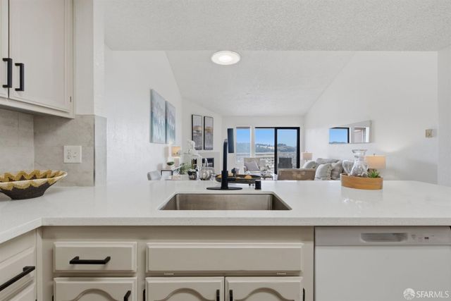 111 Oak Court, Daly City, CA 94014