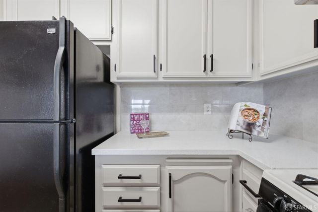 111 Oak Court, Daly City, CA 94014