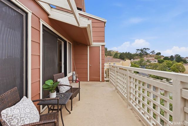 111 Oak Court, Daly City, CA 94014