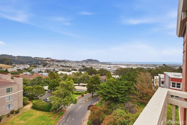 111 Oak Court, Daly City, CA 94014