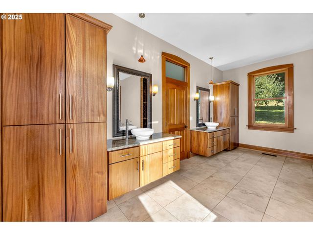 33510 Ne KELLY Rd, Yacolt, WA 98675