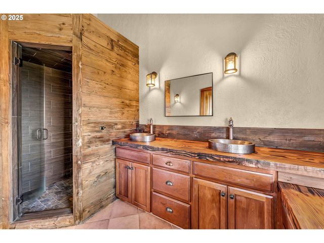 33510 Ne KELLY Rd, Yacolt, WA 98675