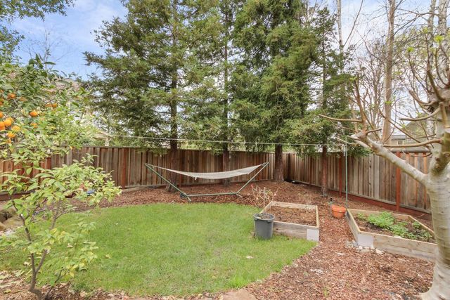 2015 Bishop Pl, Davis, CA 95618