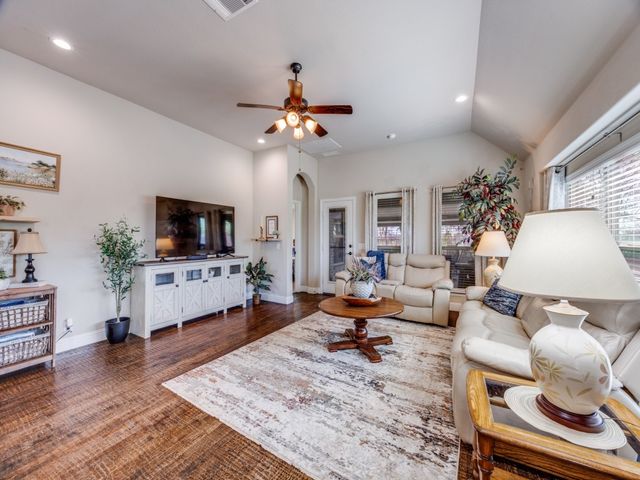 1215 Fire Fly Ridge, Blue Ridge, TX 75424