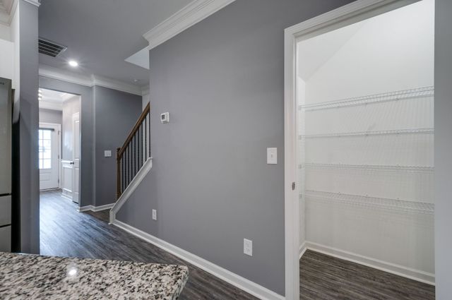 2817 Dixie Rd, Columbia, TN 38401