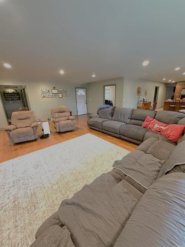 585 Narrows Drive, Greers Ferry, AR 72067