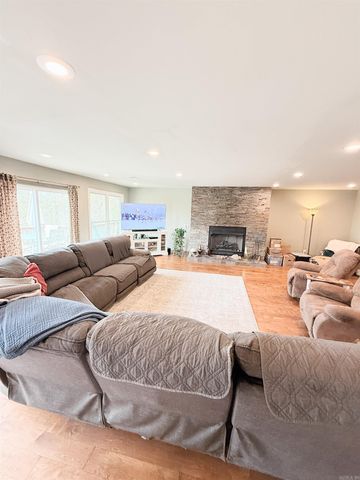 585 Narrows Drive, Greers Ferry, AR 72067