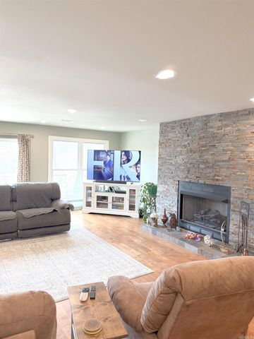 585 Narrows Drive, Greers Ferry, AR 72067