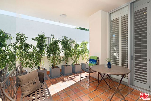 1333 S Beverly Glen 302, Los Angeles, CA 90024