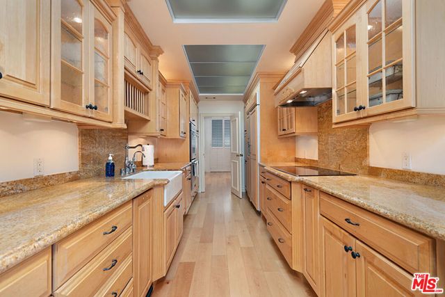 1333 S Beverly Glen 302, Los Angeles, CA 90024