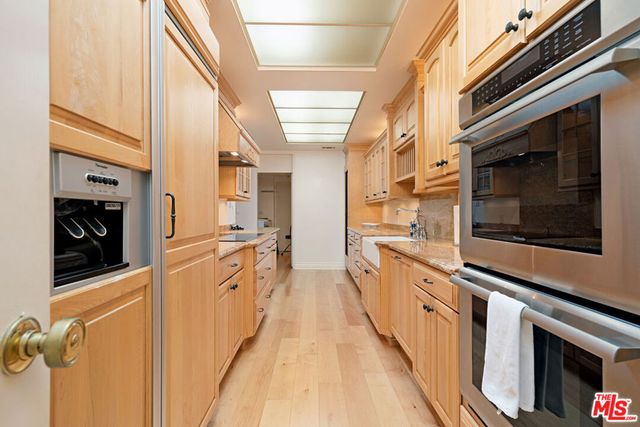 1333 S Beverly Glen 302, Los Angeles, CA 90024
