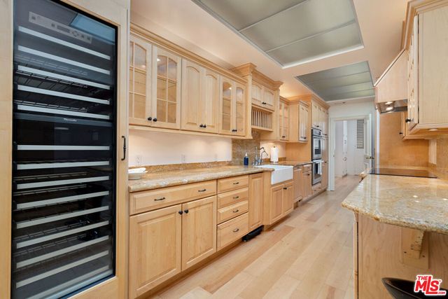 1333 S Beverly Glen 302, Los Angeles, CA 90024