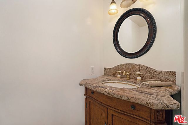 1333 S Beverly Glen 302, Los Angeles, CA 90024