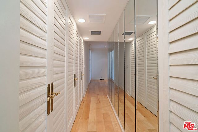 1333 S Beverly Glen 302, Los Angeles, CA 90024