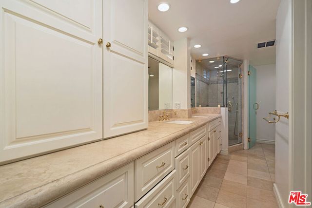 1333 S Beverly Glen 302, Los Angeles, CA 90024
