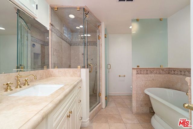 1333 S Beverly Glen 302, Los Angeles, CA 90024