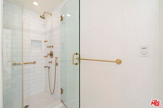 1333 S Beverly Glen 302, Los Angeles, CA 90024
