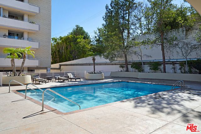 1333 S Beverly Glen 302, Los Angeles, CA 90024