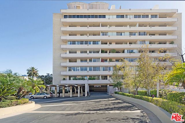 1333 S Beverly Glen 302, Los Angeles, CA 90024