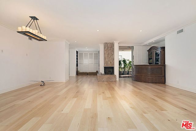 1333 S Beverly Glen 302, Los Angeles, CA 90024