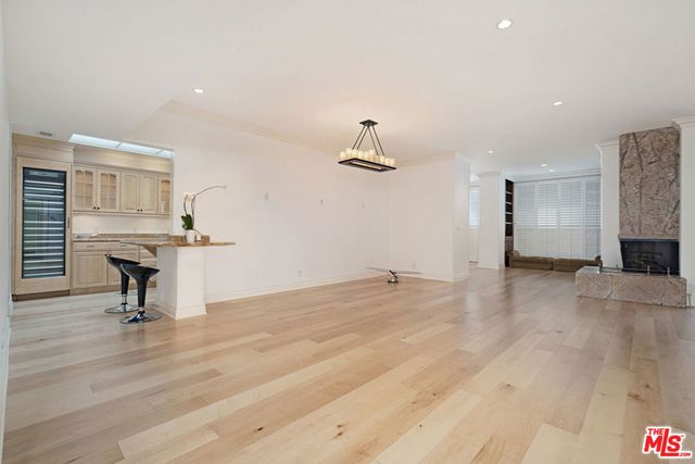 1333 S Beverly Glen 302, Los Angeles, CA 90024