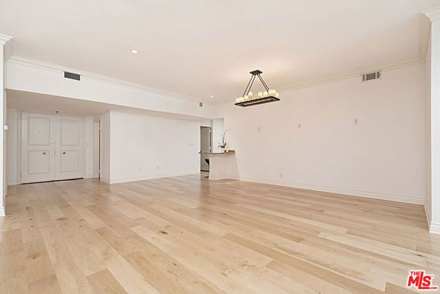 1333 S Beverly Glen 302, Los Angeles, CA 90024