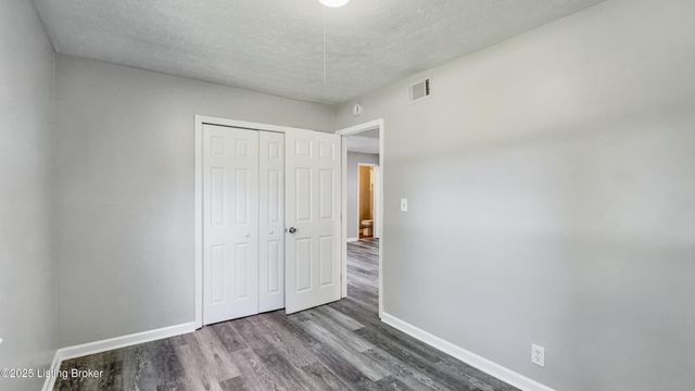 6812 Abbott Ln, Crestwood, KY 40014