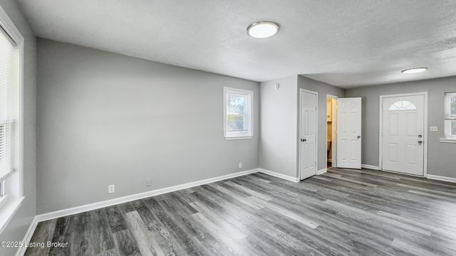 6812 Abbott Ln, Crestwood, KY 40014
